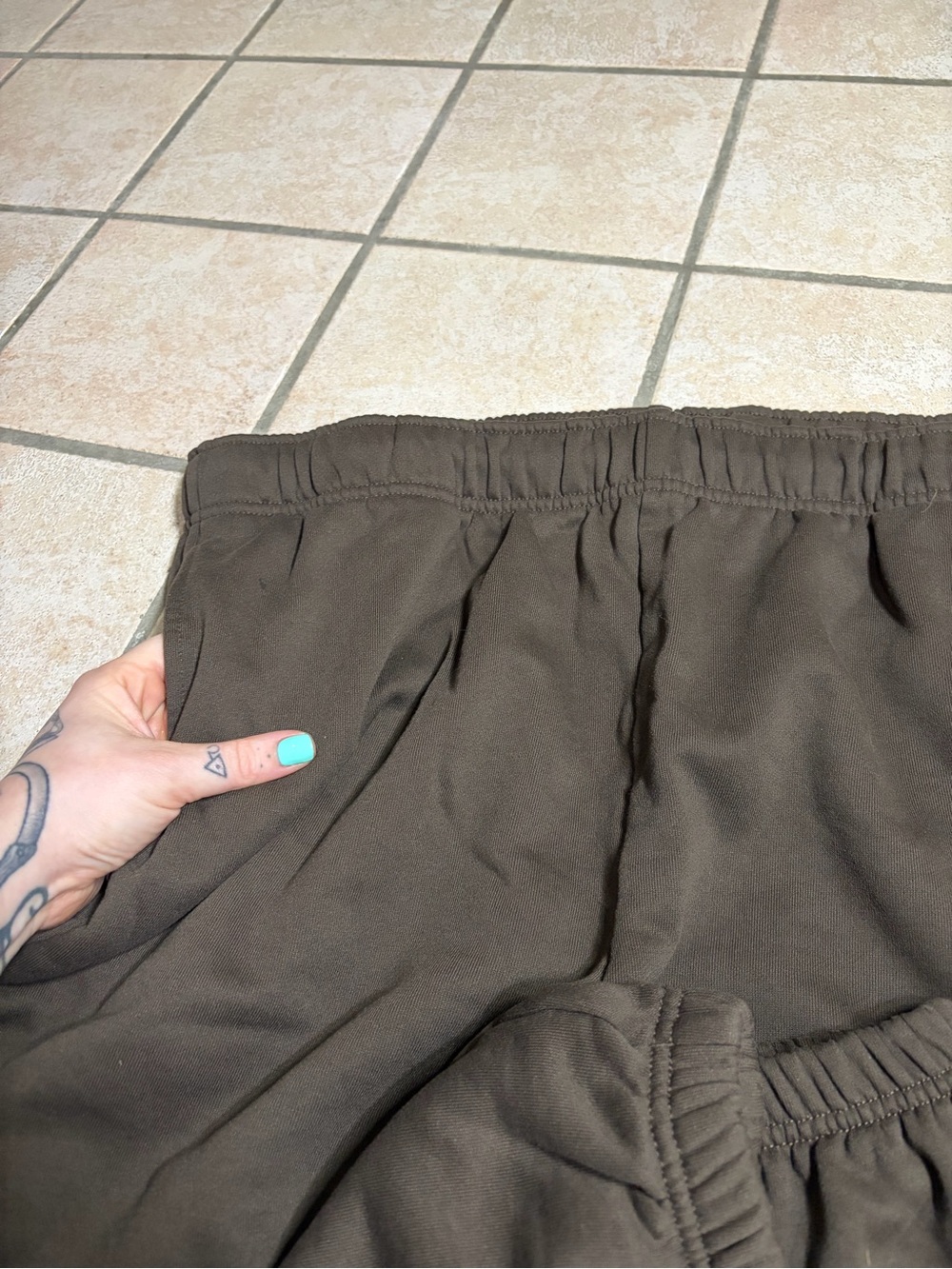NWOT ALO Accolade Sweatpant Jogger *29” (Olive Tree) Size 2X - Picture 9 of 12